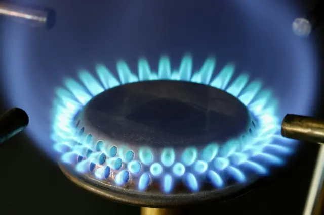 Gas cooktop connection